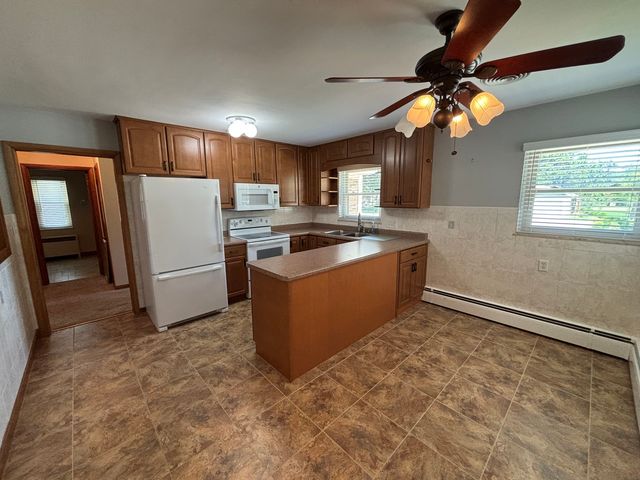 2005 8TH Street, East Moline, IL 61244