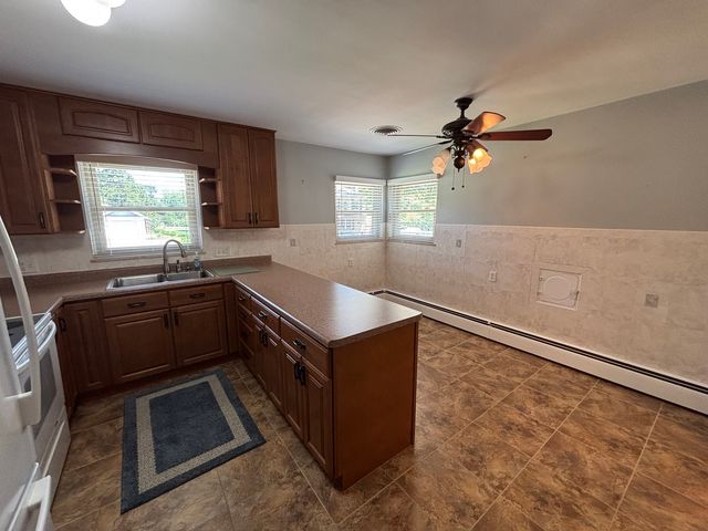 2005 8TH Street, East Moline, IL 61244