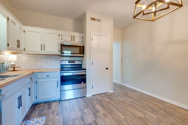 308 Hickory Pl, Nashville, TN 37214
