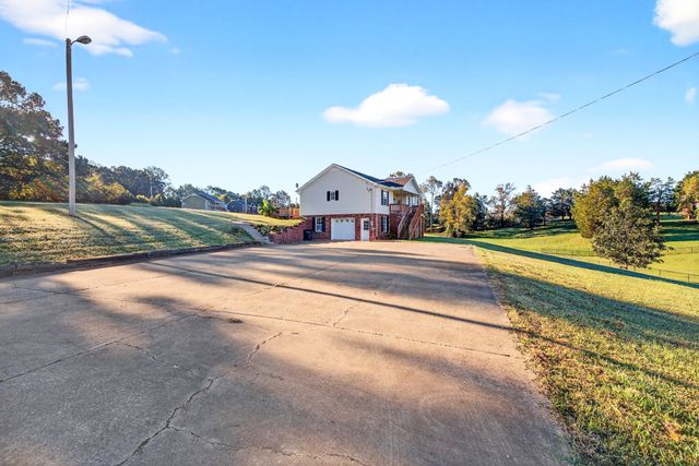 195 Long Rd, Charlotte, TN 37036