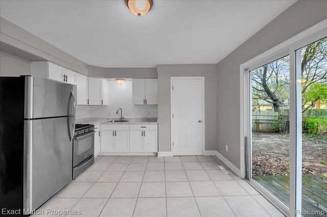 724 Parkwood Avenue, Pontiac, MI 48340