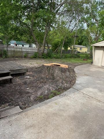 724 Parkwood Avenue, Pontiac, MI 48340