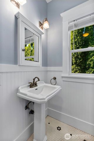 256 NE 50th Street, Seattle, WA 98105