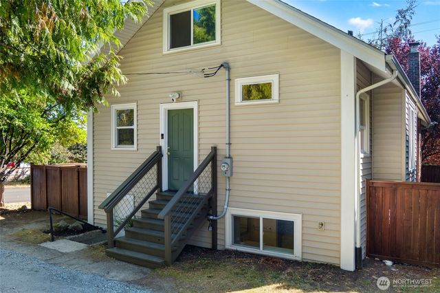 256 NE 50th Street, Seattle, WA 98105