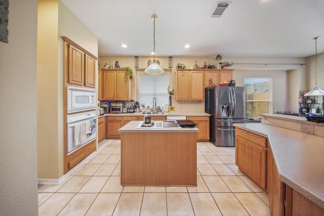 10003 Brookshore Ln, Pearland, TX 77584
