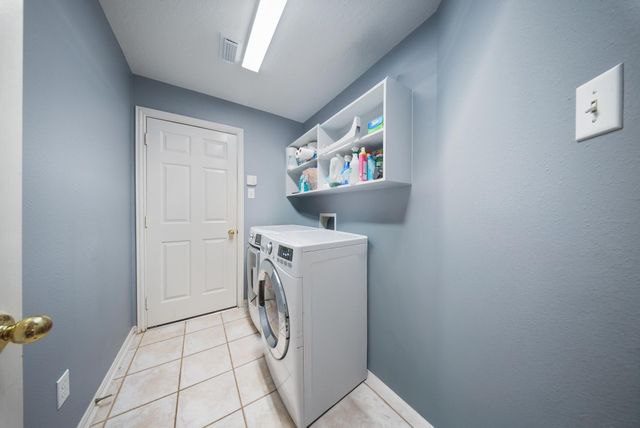10003 Brookshore Ln, Pearland, TX 77584