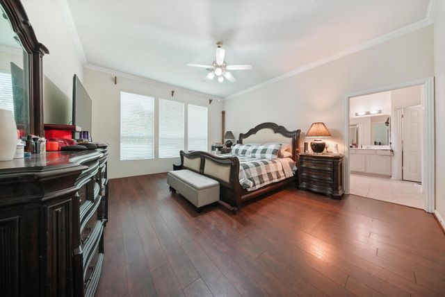 10003 Brookshore Ln, Pearland, TX 77584