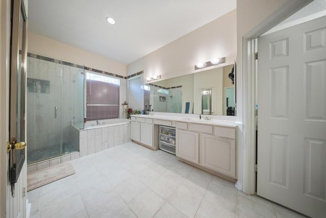 10003 Brookshore Ln, Pearland, TX 77584