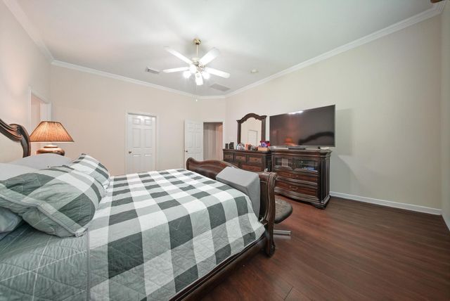 10003 Brookshore Ln, Pearland, TX 77584