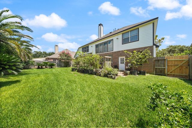 10003 Brookshore Ln, Pearland, TX 77584