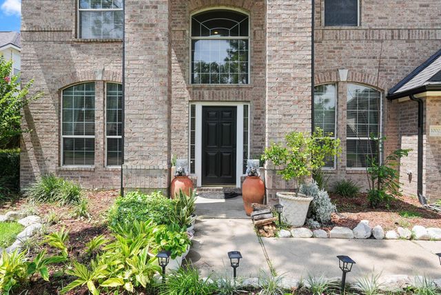10003 Brookshore Ln, Pearland, TX 77584
