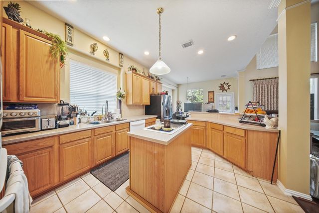 10003 Brookshore Ln, Pearland, TX 77584
