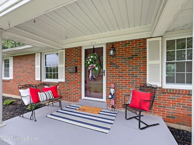 410 Greenview Dr, Lawrenceburg, KY 40342