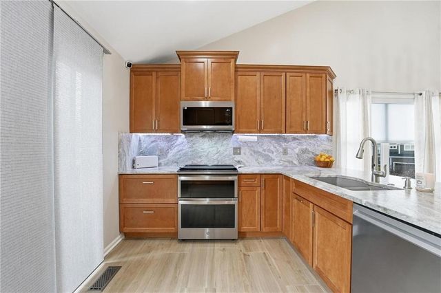 10114 N Miller Lane, Kansas City, KS 66109