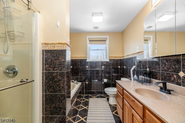 238 Park Ave, Teaneck Twp., NJ 07666