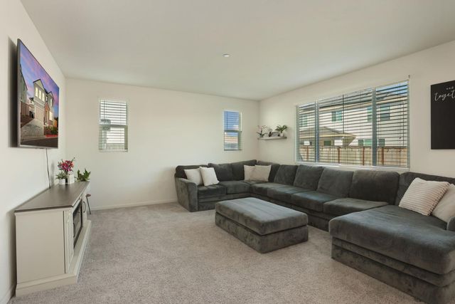 1601 Redhaven Pl, Hughson, CA 95326