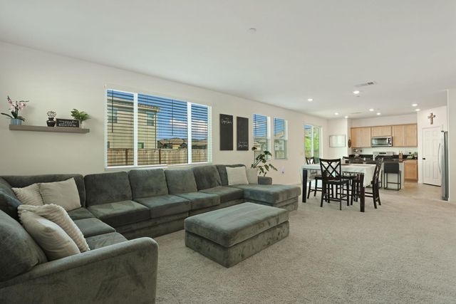 1601 Redhaven Pl, Hughson, CA 95326