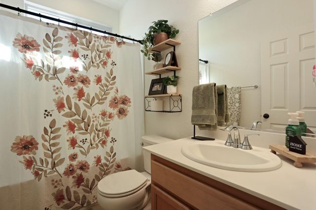 1601 Redhaven Pl, Hughson, CA 95326
