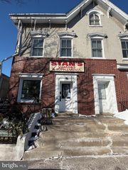 17 W COURT ST, Doylestown, PA 18901