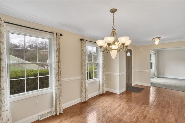226 Coachside Dr, North Strabane, PA 15301
