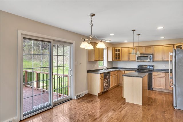 226 Coachside Dr, North Strabane, PA 15301