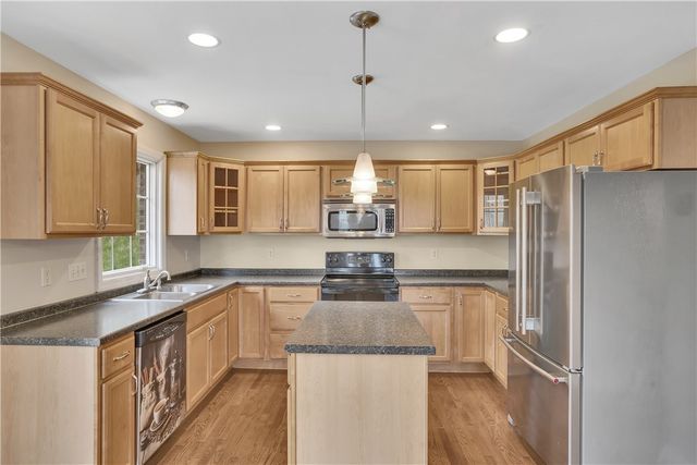226 Coachside Dr, North Strabane, PA 15301
