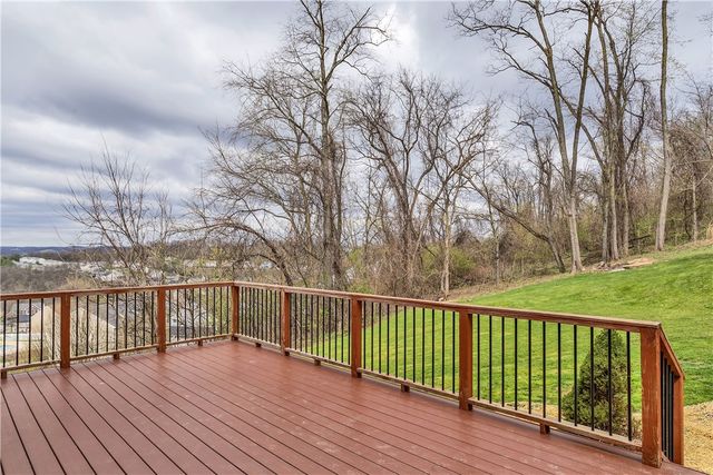 226 Coachside Dr, North Strabane, PA 15301