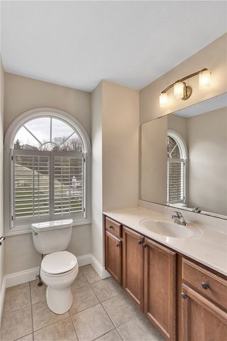 226 Coachside Dr, North Strabane, PA 15301