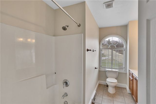 226 Coachside Dr, North Strabane, PA 15301