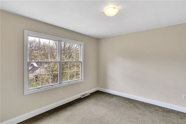 226 Coachside Dr, North Strabane, PA 15301