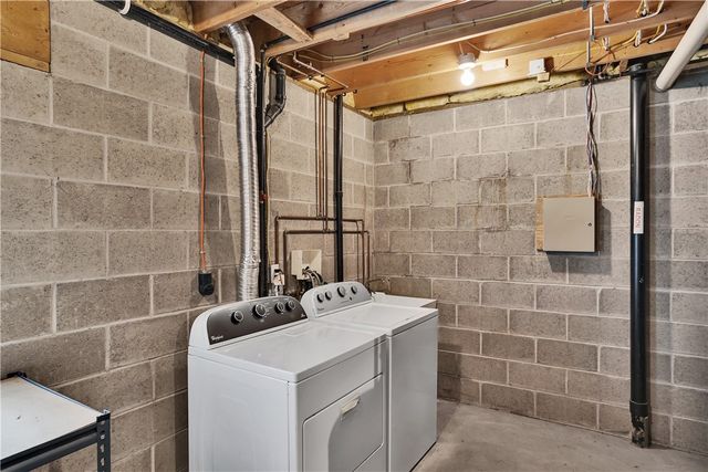 226 Coachside Dr, North Strabane, PA 15301
