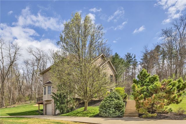 226 Coachside Dr, North Strabane, PA 15301