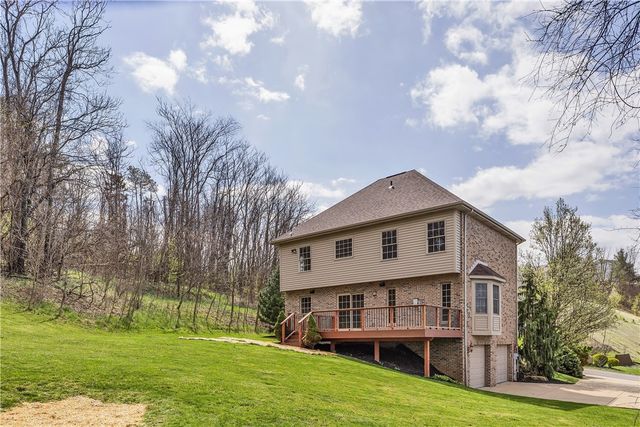 226 Coachside Dr, North Strabane, PA 15301