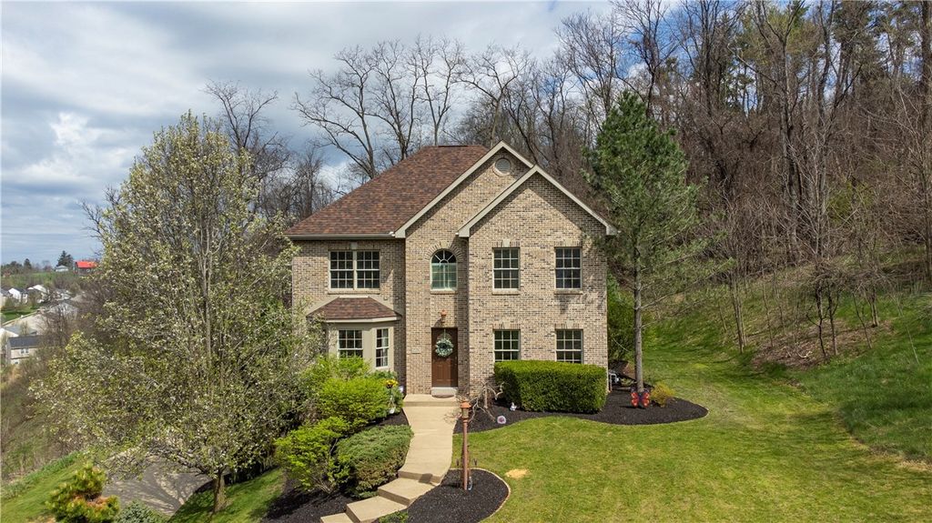 226 Coachside Dr, North Strabane, PA 15301