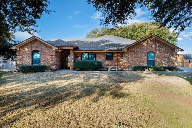 1716 Dove Lane, Crowley, TX 76036