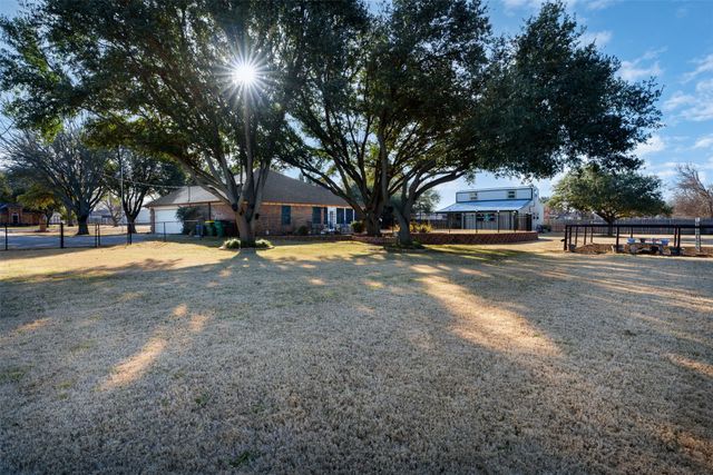 1716 Dove Lane, Crowley, TX 76036