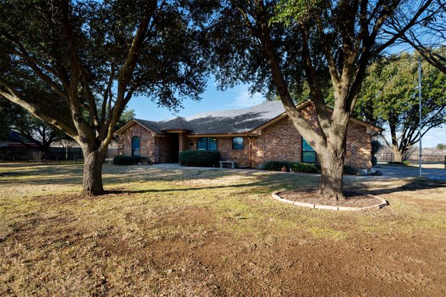 1716 Dove Lane, Crowley, TX 76036