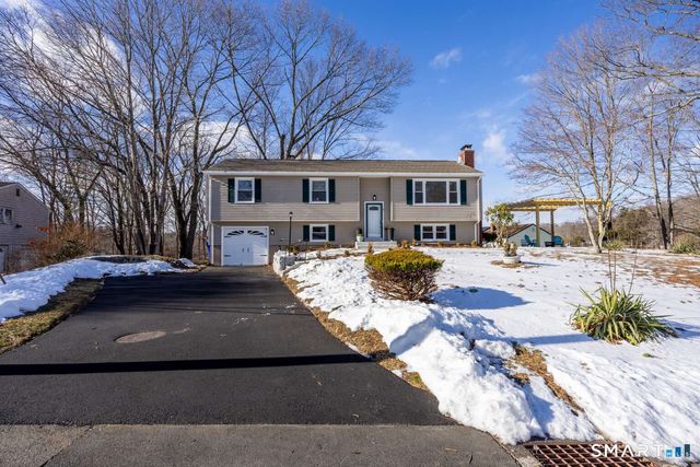 5 Briarwood Lane, Branford, CT 06405
