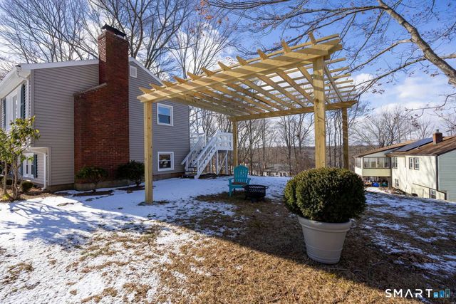 5 Briarwood Lane, Branford, CT 06405