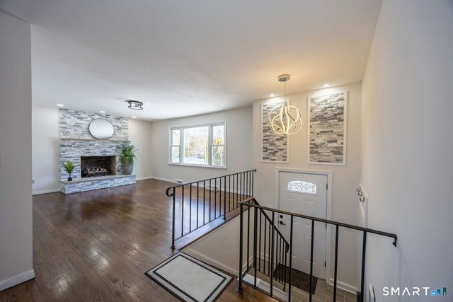 5 Briarwood Lane, Branford, CT 06405