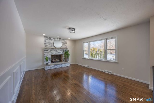 5 Briarwood Lane, Branford, CT 06405