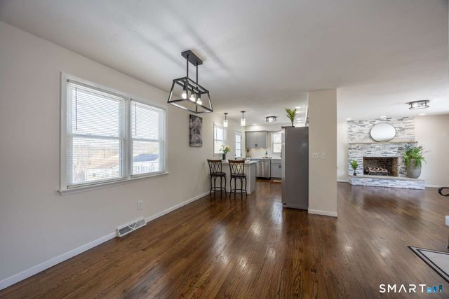 5 Briarwood Lane, Branford, CT 06405