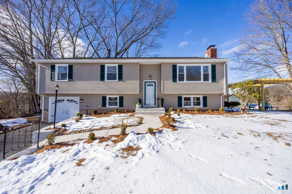 5 Briarwood Lane, Branford, CT 06405