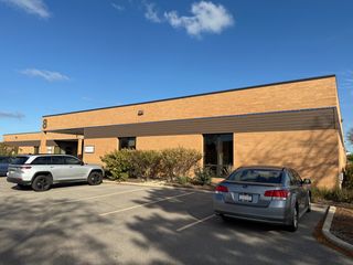 425 Huehl Road 8, Northbrook, IL 60062