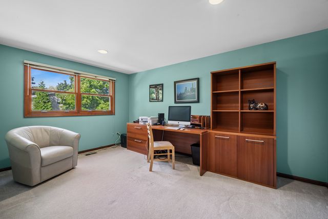 3220 N Volz Drive W, Arlington Heights, IL 60004