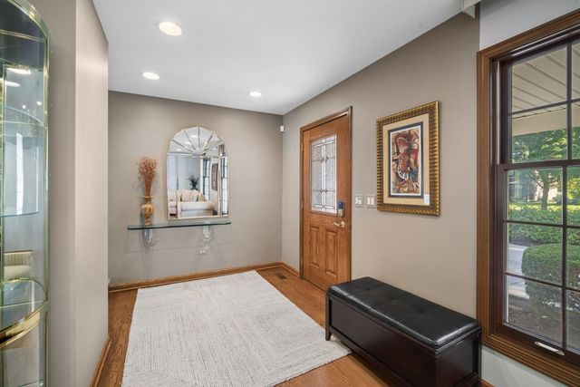 3220 N Volz Drive W, Arlington Heights, IL 60004