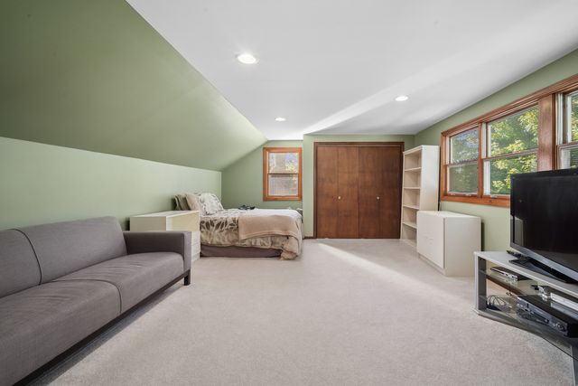 3220 N Volz Drive W, Arlington Heights, IL 60004