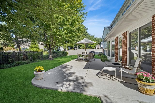 3220 N Volz Drive W, Arlington Heights, IL 60004