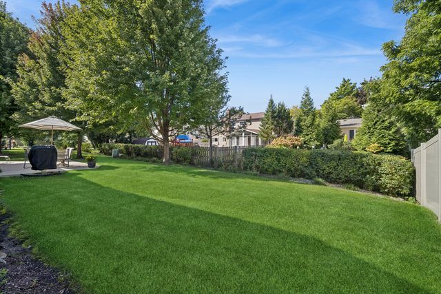 3220 N Volz Drive W, Arlington Heights, IL 60004