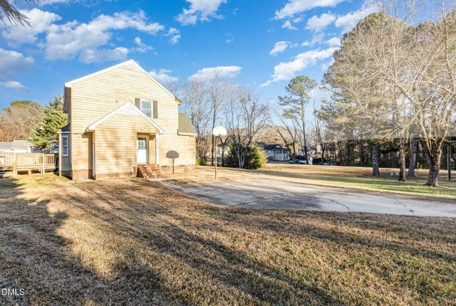 2208 White Oak Circle, Clayton, NC 27520